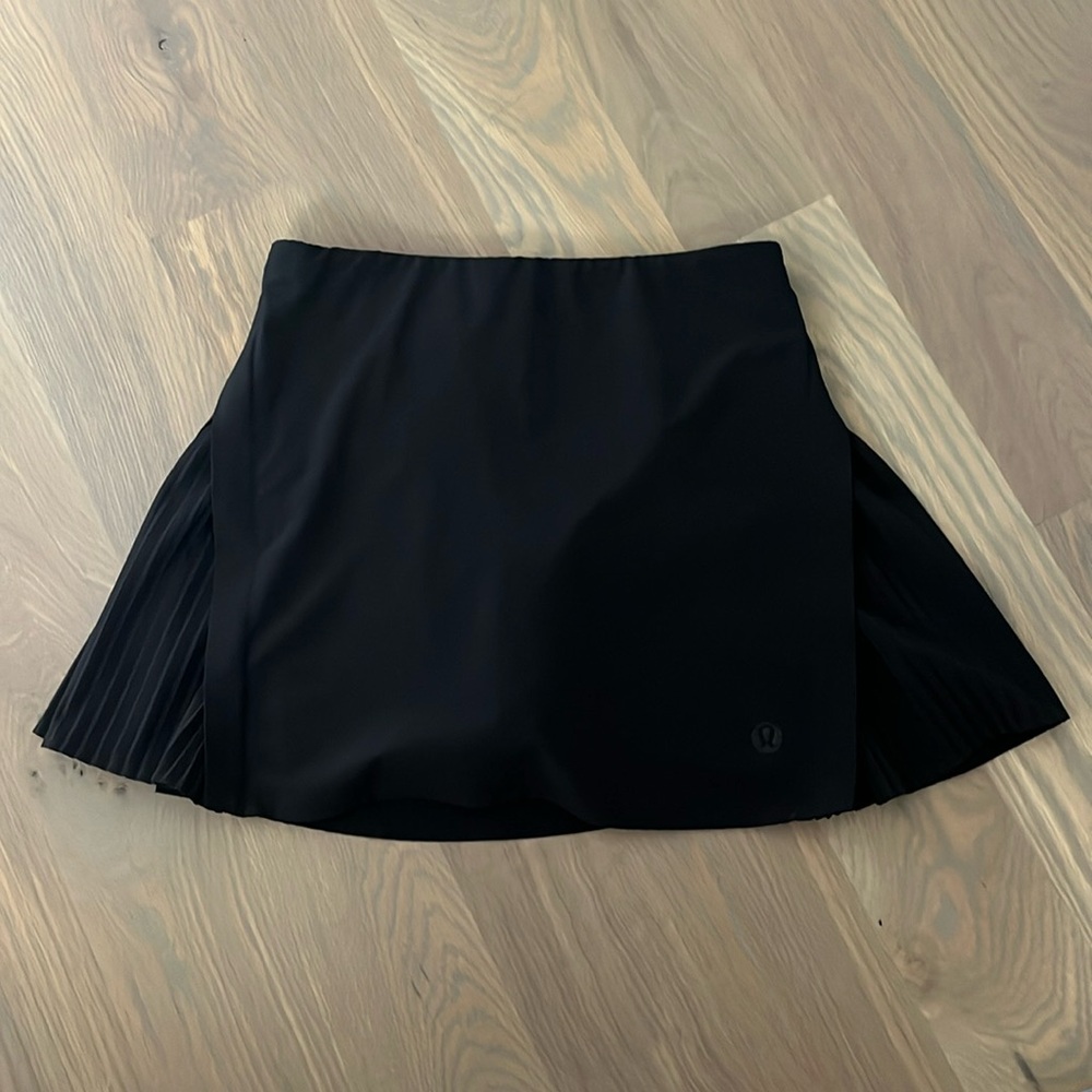 Lululemon Play off the Pleats Skirt Size 4 Tall Black